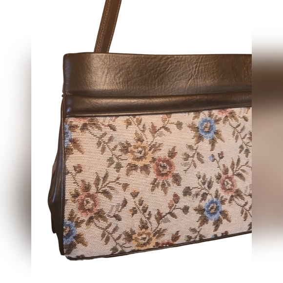 Vintage Floral Tapestry Pocketbook - Picture 2 of 7